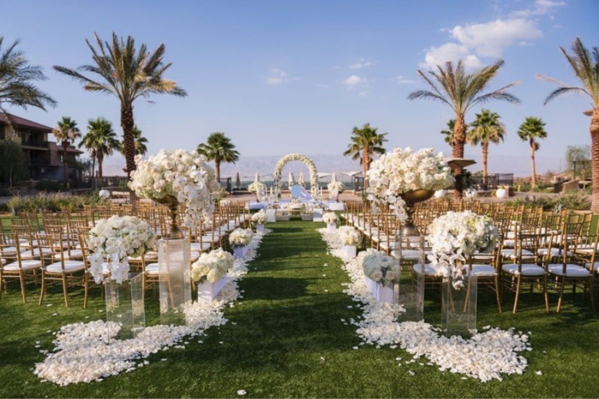 Không gian lễ cưới ngoài trời được DNX Wedding & Event tổ chức tại Đà Nẵng. (Ảnh: Sưu tầm) 