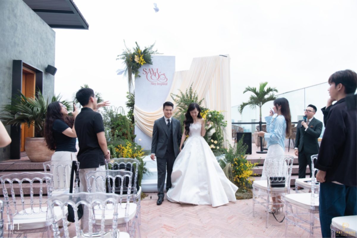 Bó hoa cưới tone vàng rực rỡ mang lại cảm giác hạnh phúc và may mắn. (Ảnh: TIFF.vn)