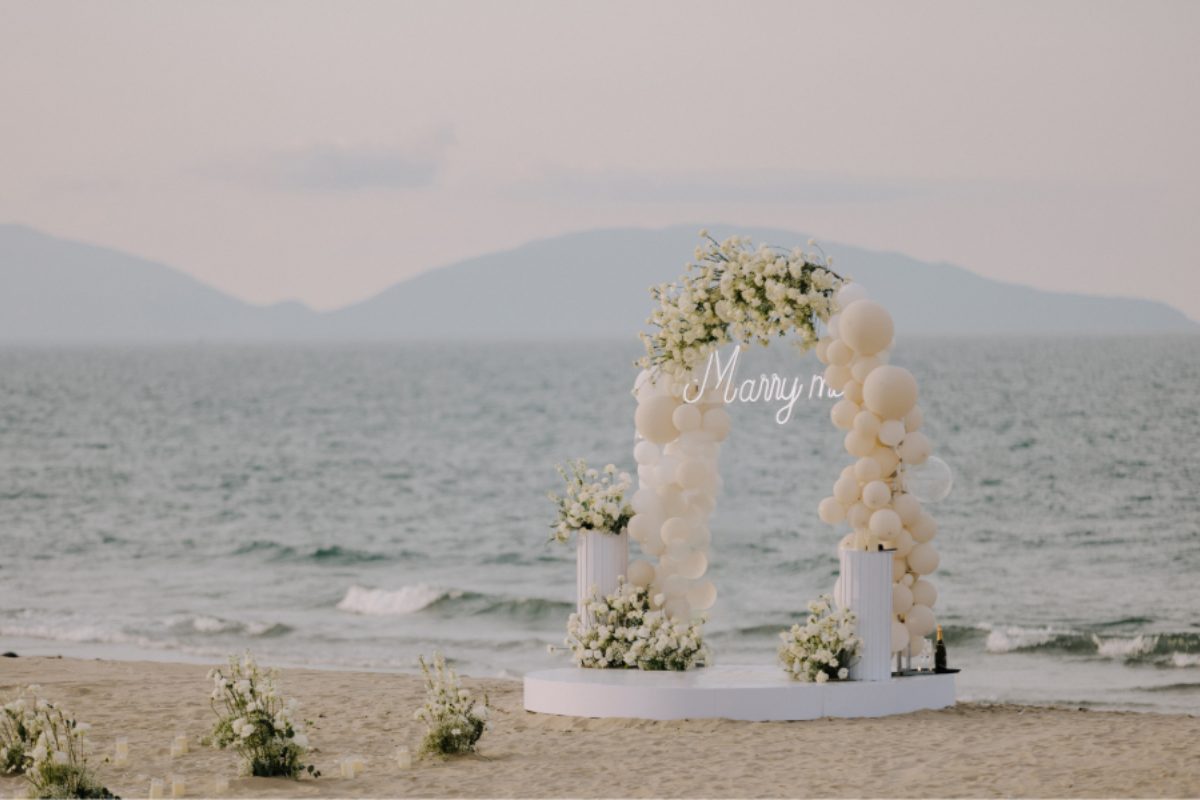 Tiệc cưới setup sang trọng với hoa tươi. (Ảnh: Sưu tầm) 