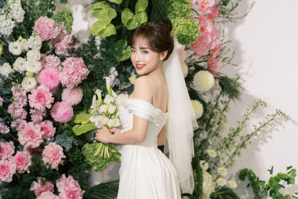 Backdrop tiệc cưới trang trí hoa hồng nổi (Ảnh: TIFF.vn)