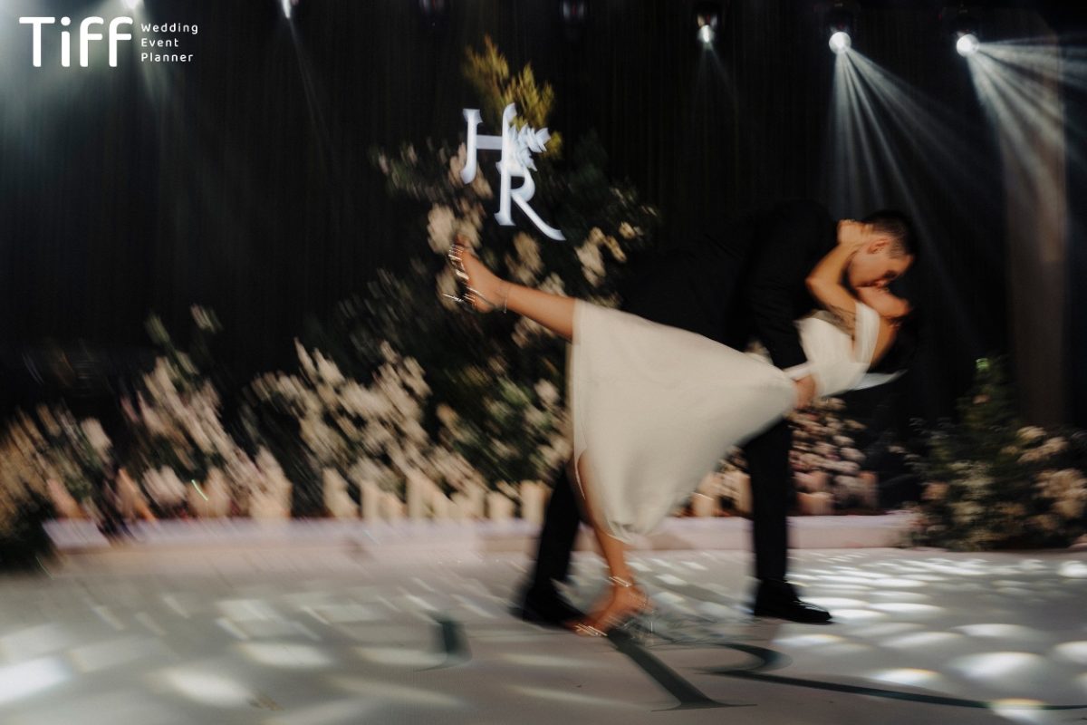 Những bài nhạc kinh điển & bất hủ cho khoảnh khắc first dance của cặp đôi. (Ảnh: TIFF.vn)
