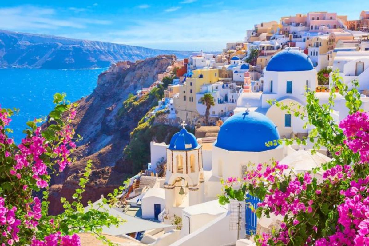 Du lịch tuần trăng mật ở Santorini, Hy Lạp (Ảnh: sưu tầm) 