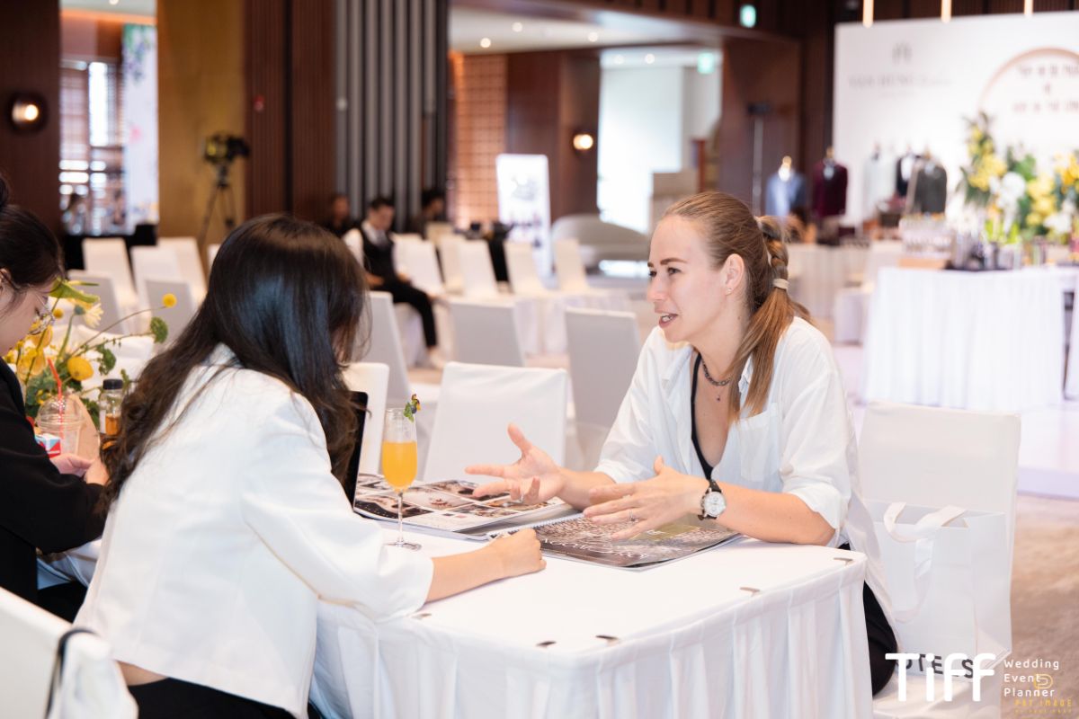 Chuẩn bị sẵn câu hỏi giúp hiểu rõ dịch vụ kinh nghiệm của Wedding Planner (Ảnh: TIFF)