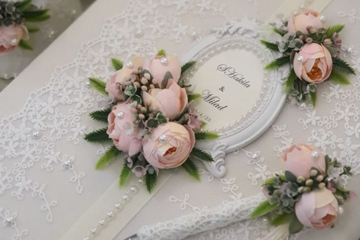 Cuốn sách nhỏ lưu giữ kỷ niệm thân thương ngày cưới (Ảnh: Sưu tầm) 