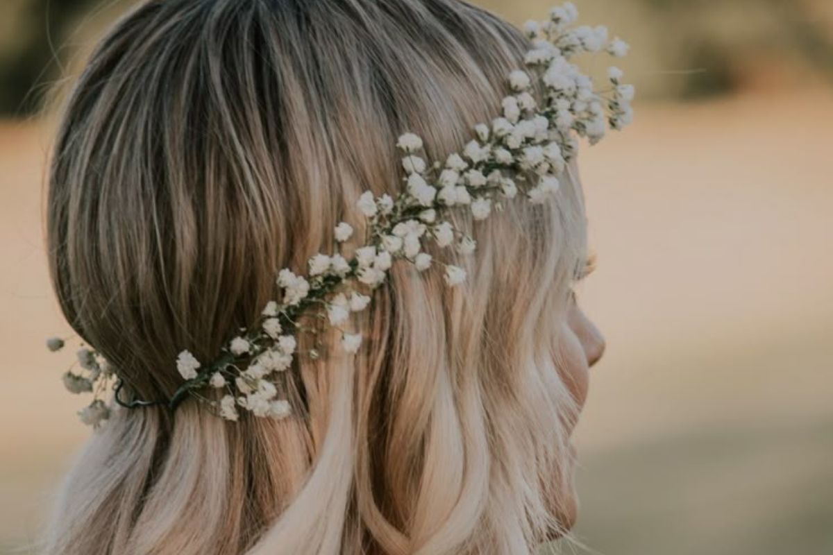 Flower crown giúp cô dâu thêm phần dịu dàng nổi bật (Ảnh: Sưu tầm) 