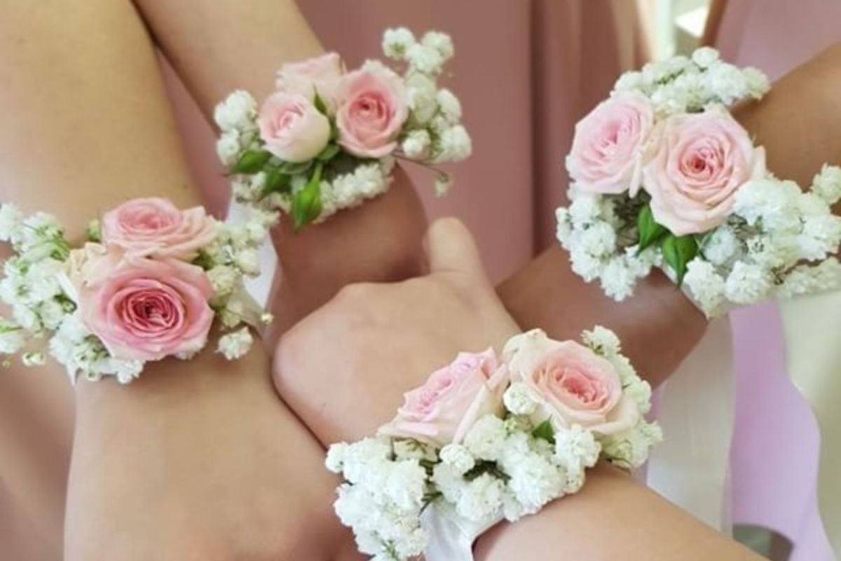  Vòng hoa tay nhẹ nhàng thay cho vòng trang sức (Ảnh: Sưu tầm) 
