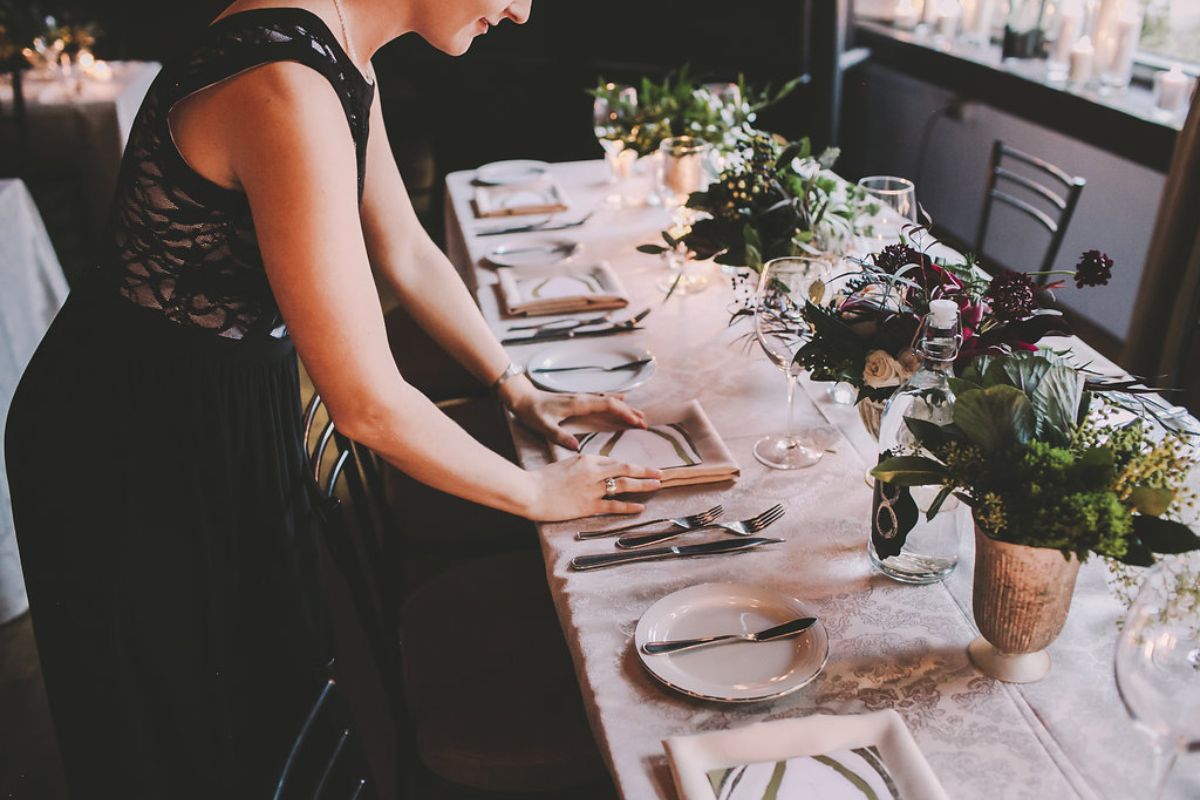Wedding Consultant giúp bạn biết hạng mục cần đầu tư và hạng mục tiết kiệm (Ảnh: Sưu tầm) 