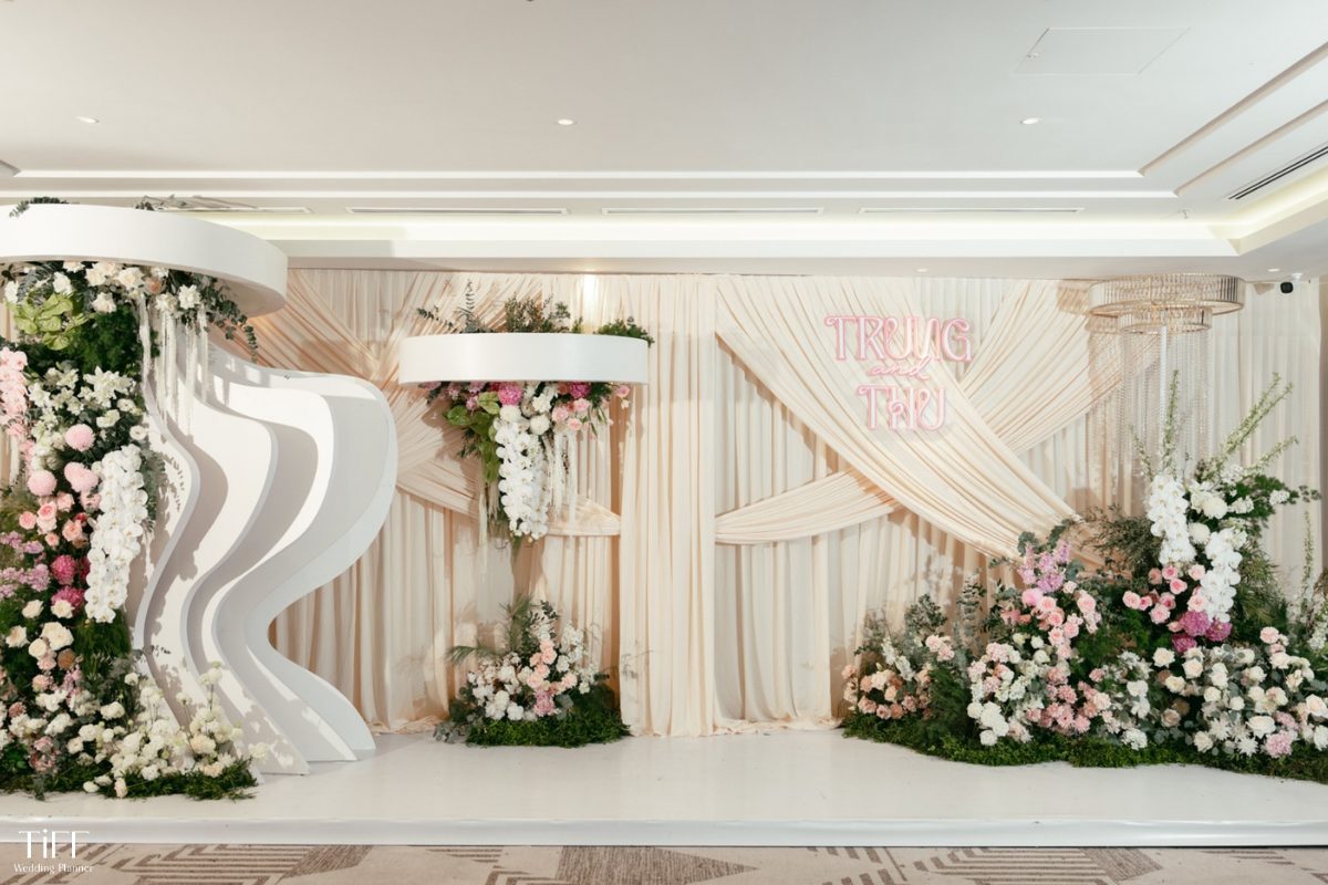 Photobooth được thiết kế với tạo hình độc đáo kết hợp vải được đính kết tỉ mỉ. (ẢNH: TIFF.vn)