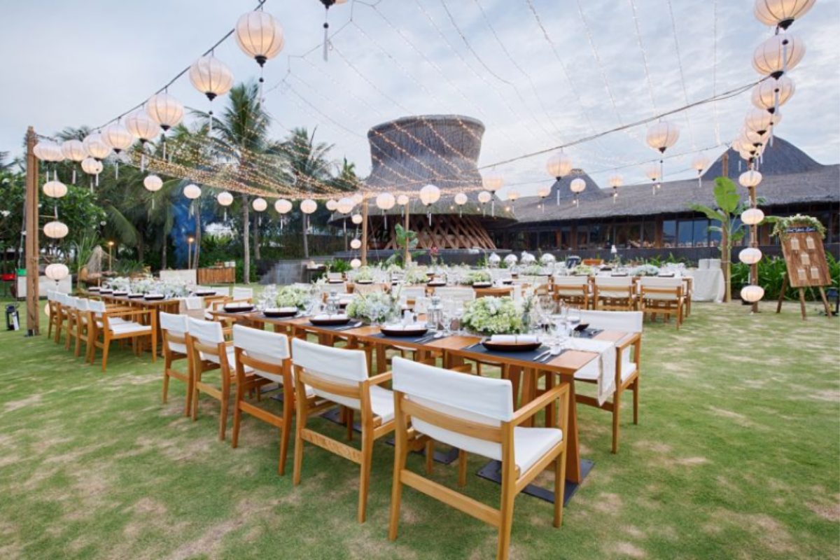 Không gian lễ cưới tối giản tại Naman Retreat Đà Nẵng với lối kiến trúc độc đáo. (Ảnh: Sưu tầm)