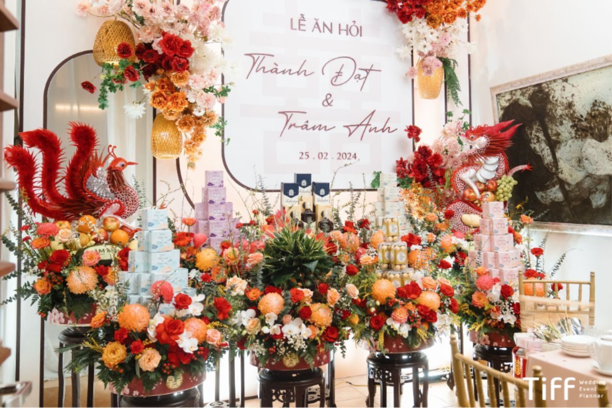 Tráp ăn hỏi 9 tráp truyền thống, thể hiện sự giàu sang và đầy đủ lễ nghi (Ảnh: TIFF.vn)