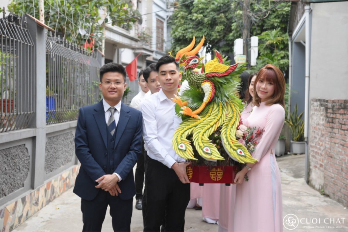 Tráp trầu cau tinh xảo với họa tiết rồng phượng, làm nổi bật nghi lễ cưới. (Ảnh: TIFF.vn)