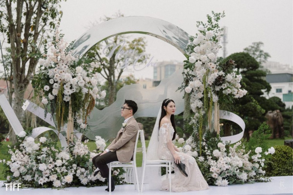 Lưu ý khi trang trí tiệc cưới ngoài trời – khảo sát địa điểm, mặt bằng, nguồn điện và hậu cần để tiệc cưới diễn ra suôn sẻ, an toàn (Ảnh: TIFF.vn) 