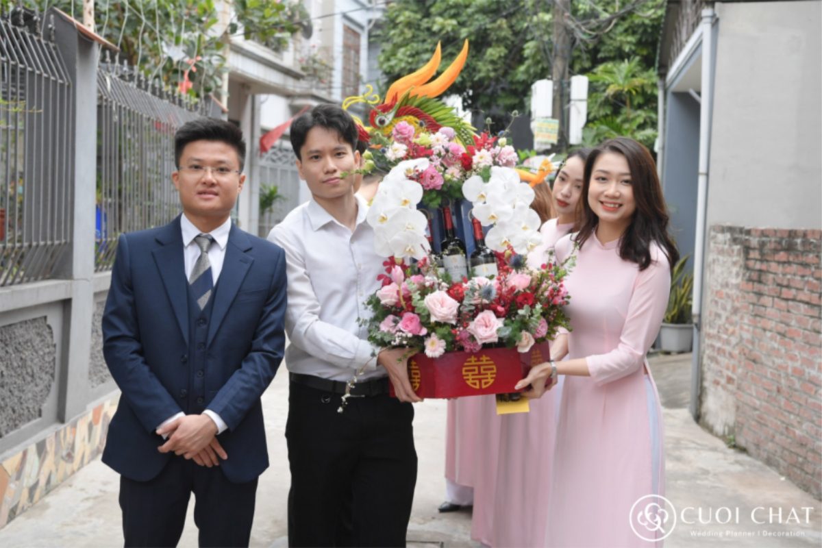 Tráp rượu sang trọng, tượng trưng lòng thành kính. (Ảnh: TIFF.vn)