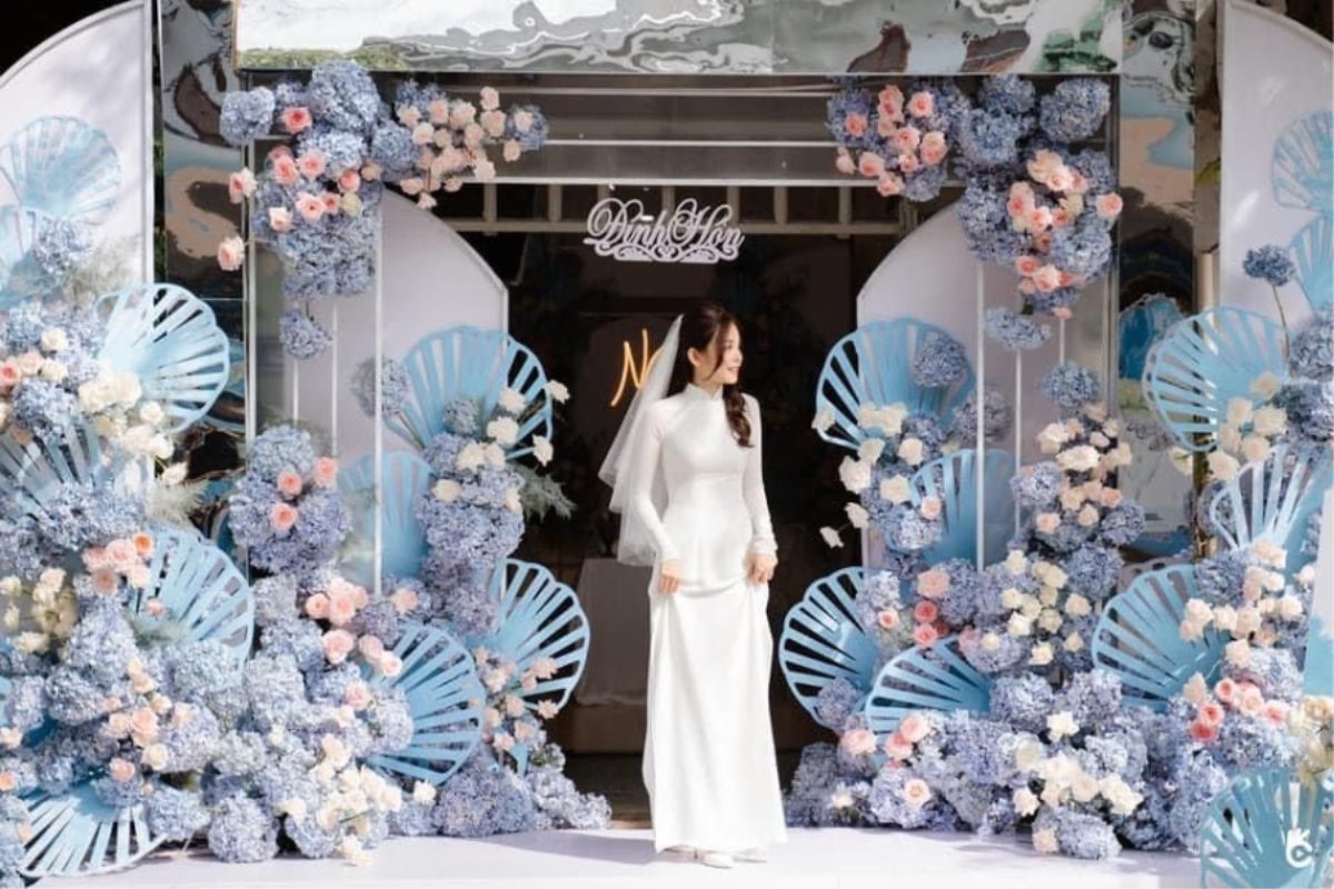Trang trí gia tiên tone xanh dương và hồng pastel dịu dàng, tươi mới (Ảnh: Sưu tầm)