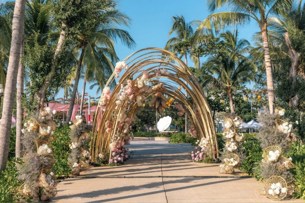 Cổng cưới được trang trí độc đáo tại InterContinental Phu Quoc Long Beach Resort (Ảnh: Sưu tầm) 