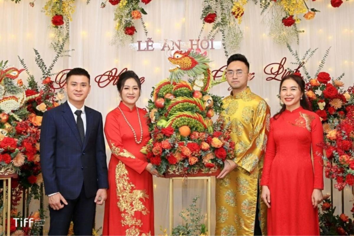 Tráp ăn hỏi phong cách cổ điển với lễ vật mang đậm nét văn hóa Việt. (Ảnh: TIFF.vn)