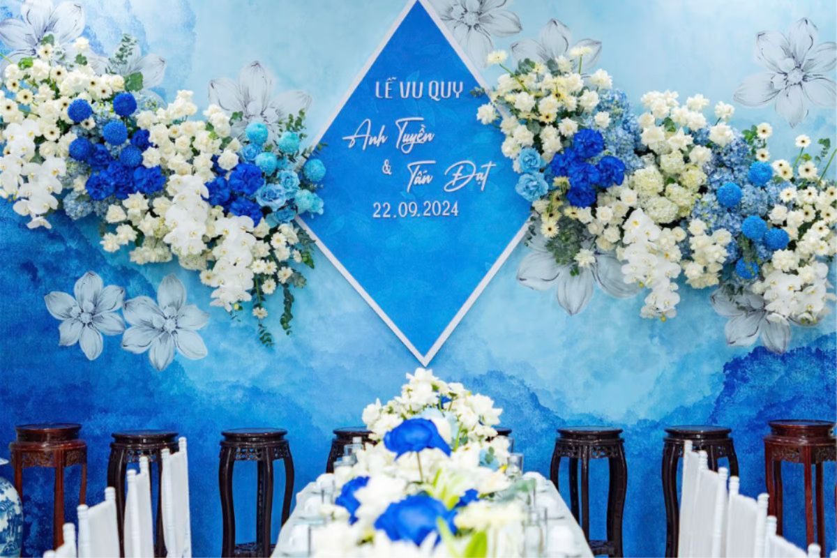 Trang trí gia tiên tone xanh dương kết hợp trắng nhẹ nhàng, thanh thoát (Ảnh: Sưu tầm)