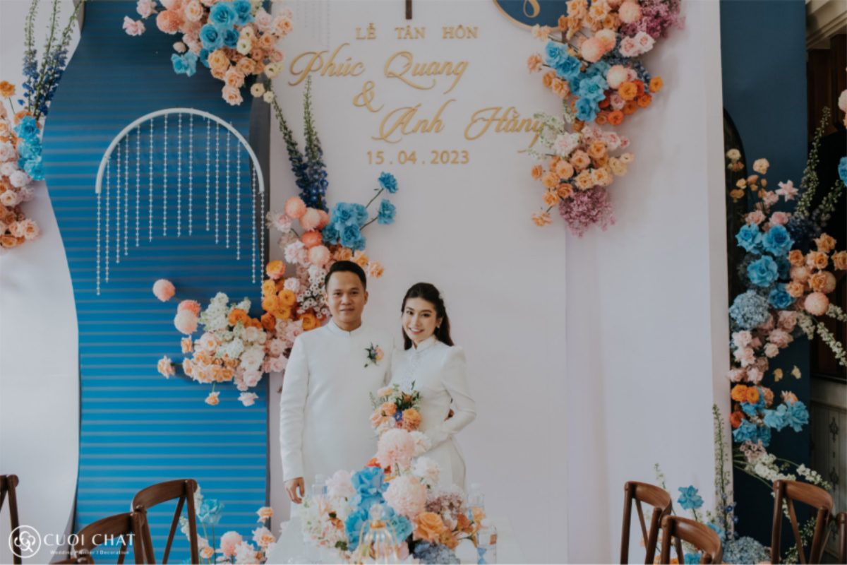 Trang trí gia tiên tone xanh dương thể hiện sự bình yên và sang trọng (Ảnh: TIFF.vn)
