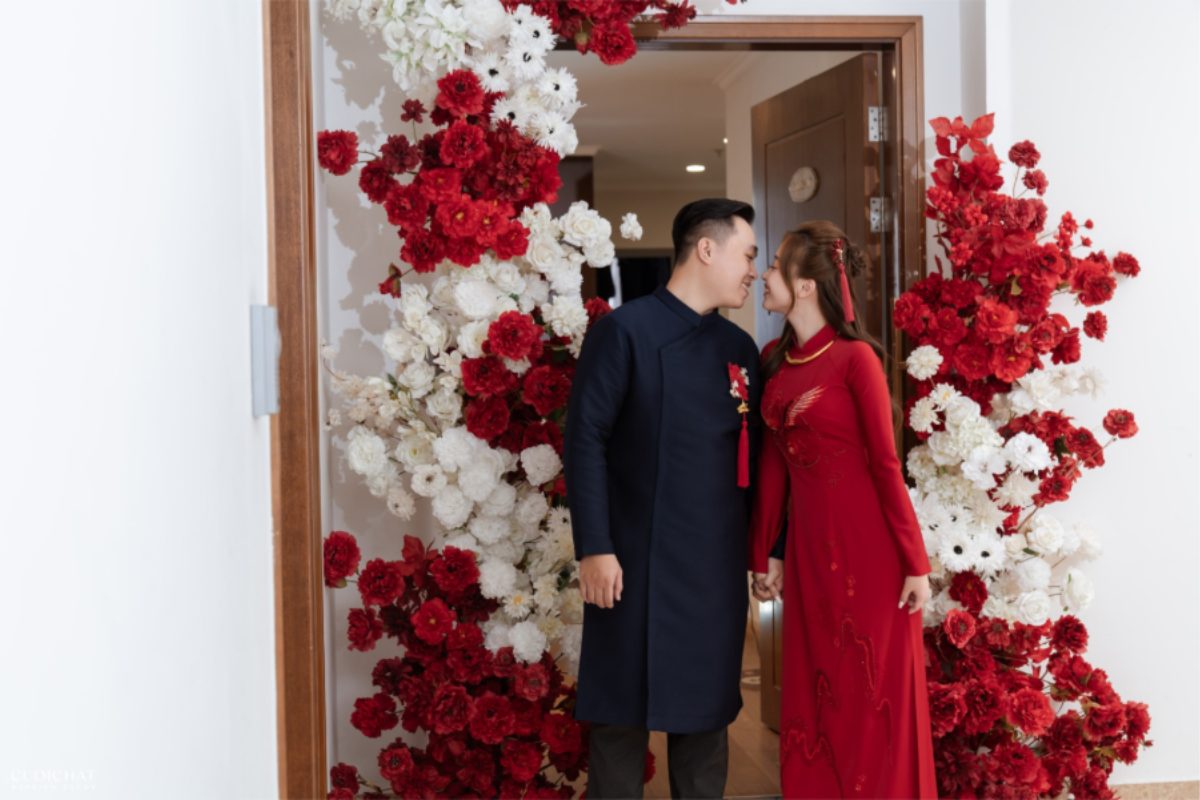 Trang trí đỏ – trắng giúp không gian trở nên nổi bật mà vẫn giữ được sự tinh tế, trang nhã (Ảnh: TIFF.vn)