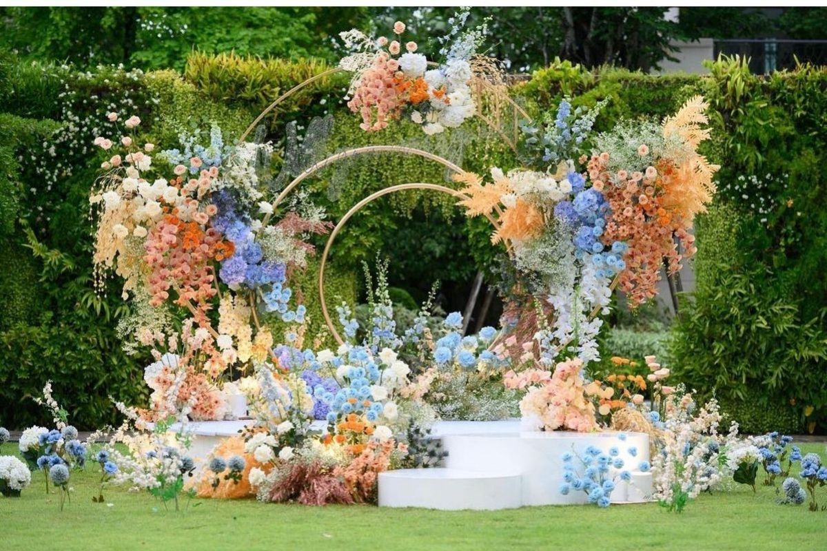 Ảnh Cổng vòm hoa trang trí Destination Wedding (Ảnh: sưu tầm)
