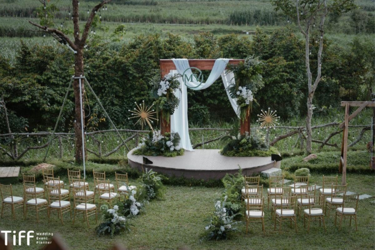 Đám cưới Intimate Wedding phong cách rừng nhiệt đới là sự hòa quyện tinh tế giữa không gian tiệc cưới và vẻ đẹp tươi xanh của thiên nhiên. (Ảnh: TIFF.vn)