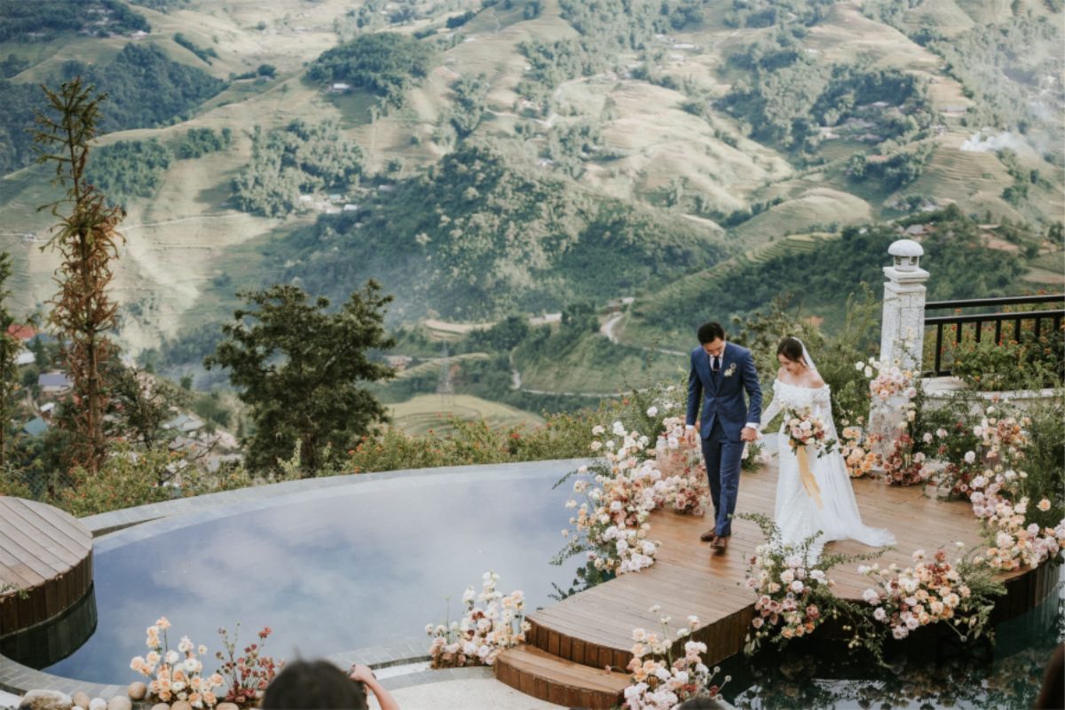 Cặp đôi tổ chức tiệc cưới giữa khung cảnh lãng mạn ở Sapa, không gian trang trí tông trắng – be sang trọng. (Ảnh: Sưu tầm)