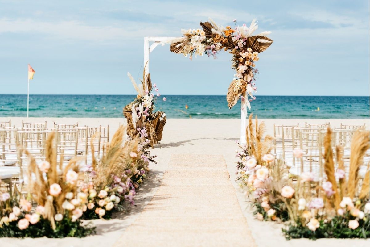 Ý tưởng trang trí tiệc cưới phong cách Seaside Romance (Ảnh: Sưu tầm)