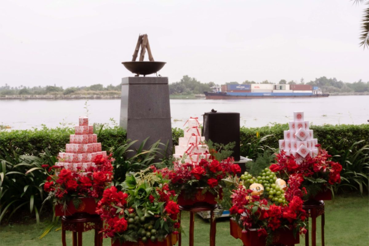 Bộ tráp ăn hỏi đẹp mắt với nhiều lễ vật và trang trí tinh tế, chuẩn bị cho lễ ăn hỏi (Ảnh: TIFF.vn)