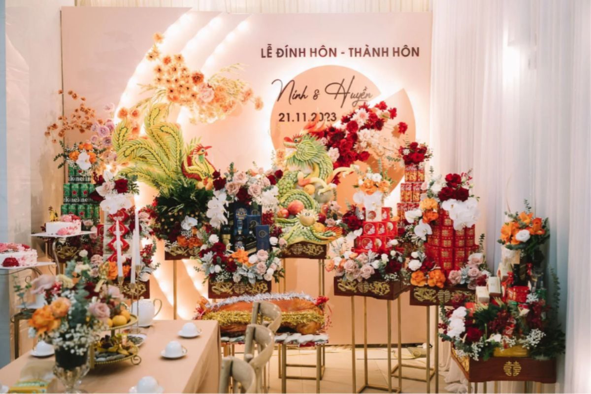 Bộ tráp ăn hỏi 11 tráp truyền thống, mang may mắn và phúc lộc cho đôi tân lang tân nương (Ảnh: TIFF.vn)