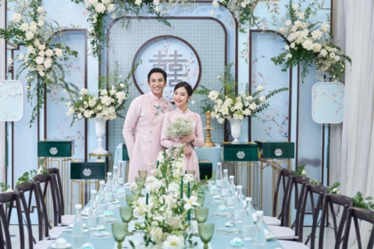 Trang trí gia tiên tone xanh dương và trắng thanh thoát, hiện đại (Ảnh: Sưu tầm)