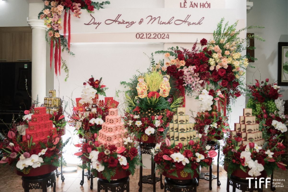 Lễ vật tráp ăn hỏi 9 tráp được trang trí tinh tế, mang ý nghĩa may mắn và hạnh phúc (Ảnh: TIFF.vn)