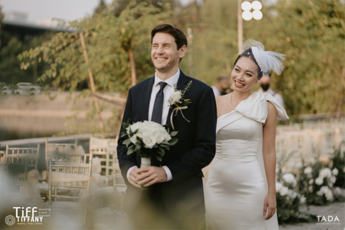 Tiệc cưới Hương & James phong cách Romance Garden, ngập tràn hoa tươi và ánh sáng tự nhiên. (Ảnh: TIFF.vn) 