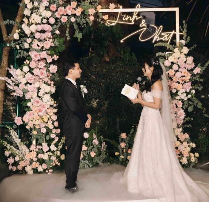 mẫu trang trí tiệc cưới ngoài trời tại khách sạn Elegant Suites Westlake