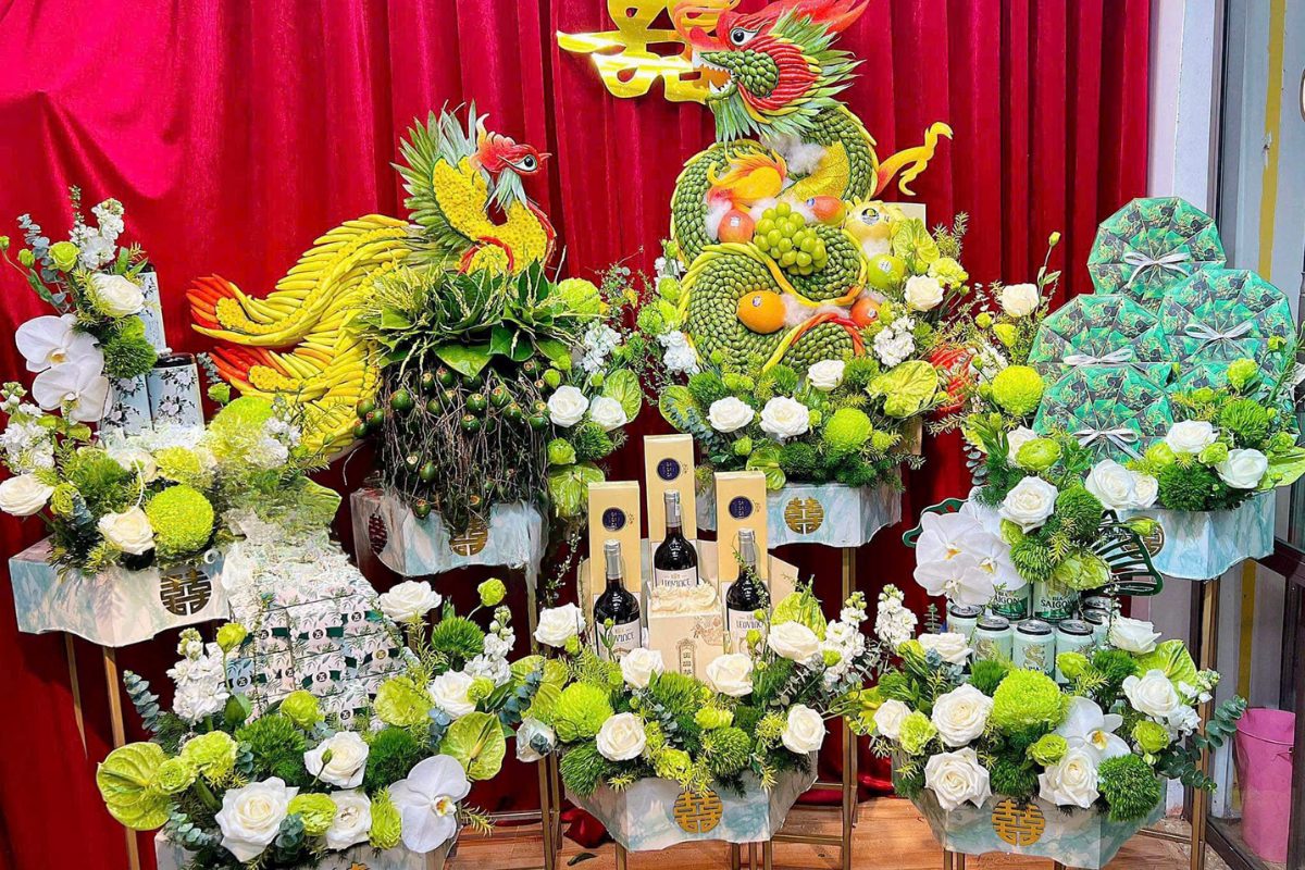 Thiên Nga Wedding cung cấp tráp ăn hỏi với hoa tươi ấn tượng (Ảnh: sưu tầm)