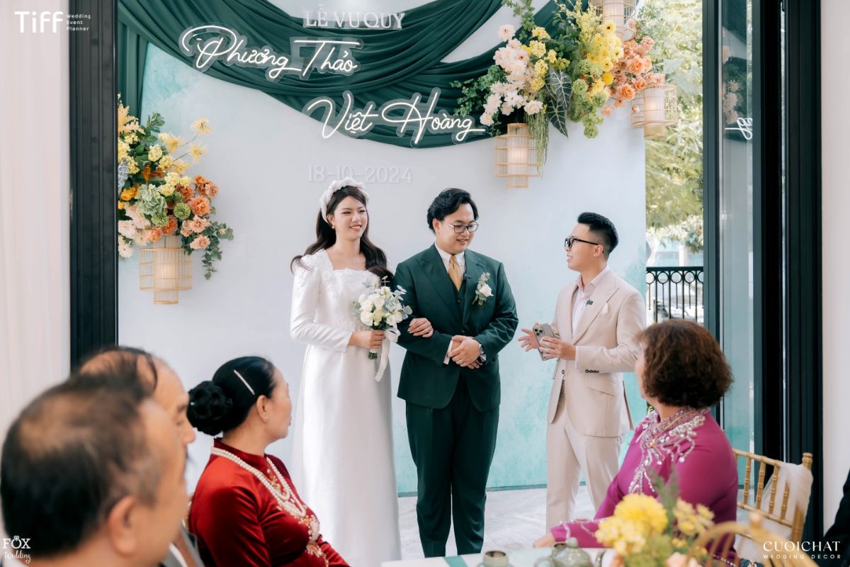 Backdrop tone trắng – xanh nhẹ nhàng, tinh khôi và sang trọng (Ảnh: TIFF)