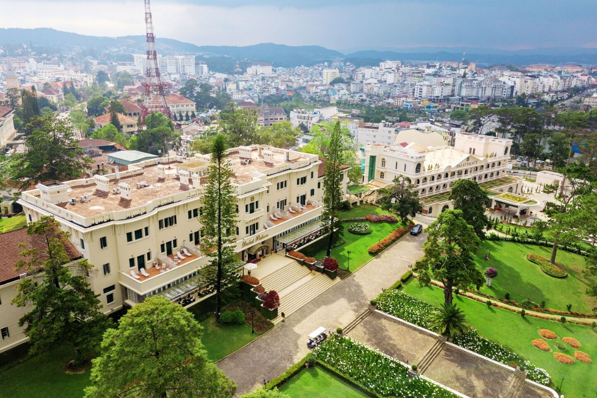 Dalat Palace Heritage Hotel lãng mạn sang trọng kiến trúc Pháp cổ (Ảnh: Sưu tầm)