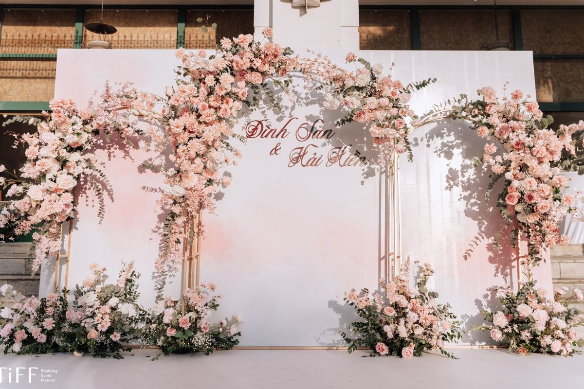 Gam pastel, hoa và voan tạo không gian mộng mơ, bay bổng (Ảnh: TIFF)