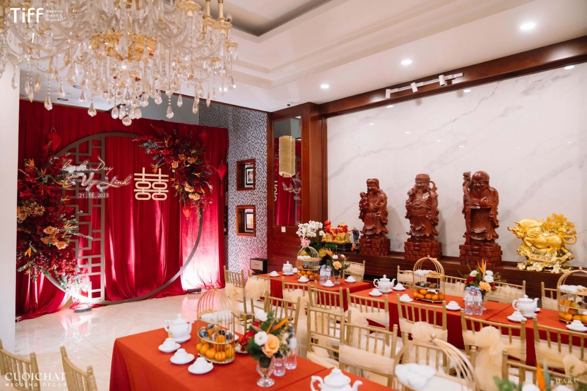 Họa tiết chữ Hỷ và hoa tạo điểm nhấn trang nhã (Ảnh: TIFF)