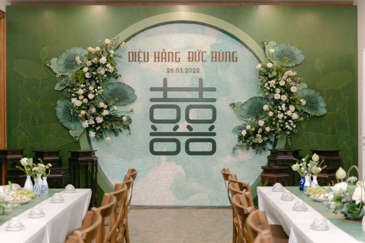 Cổng cưới trang trí gia tiên bằng hoa sen (Ảnh: sưu tầm)