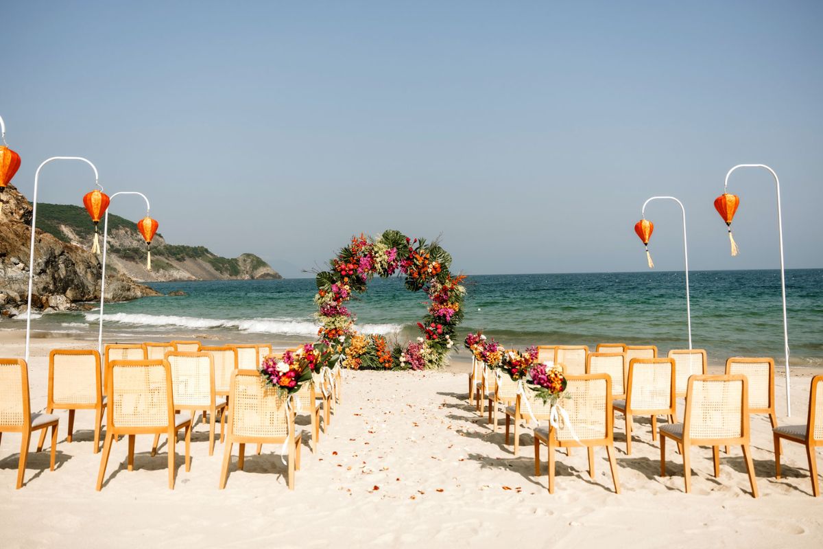 Nha Trang mang vẻ đẹp trong veo giữa trời biển và cảm giác trẻ trung thanh thoát (Ảnh: Sưu tầm)
