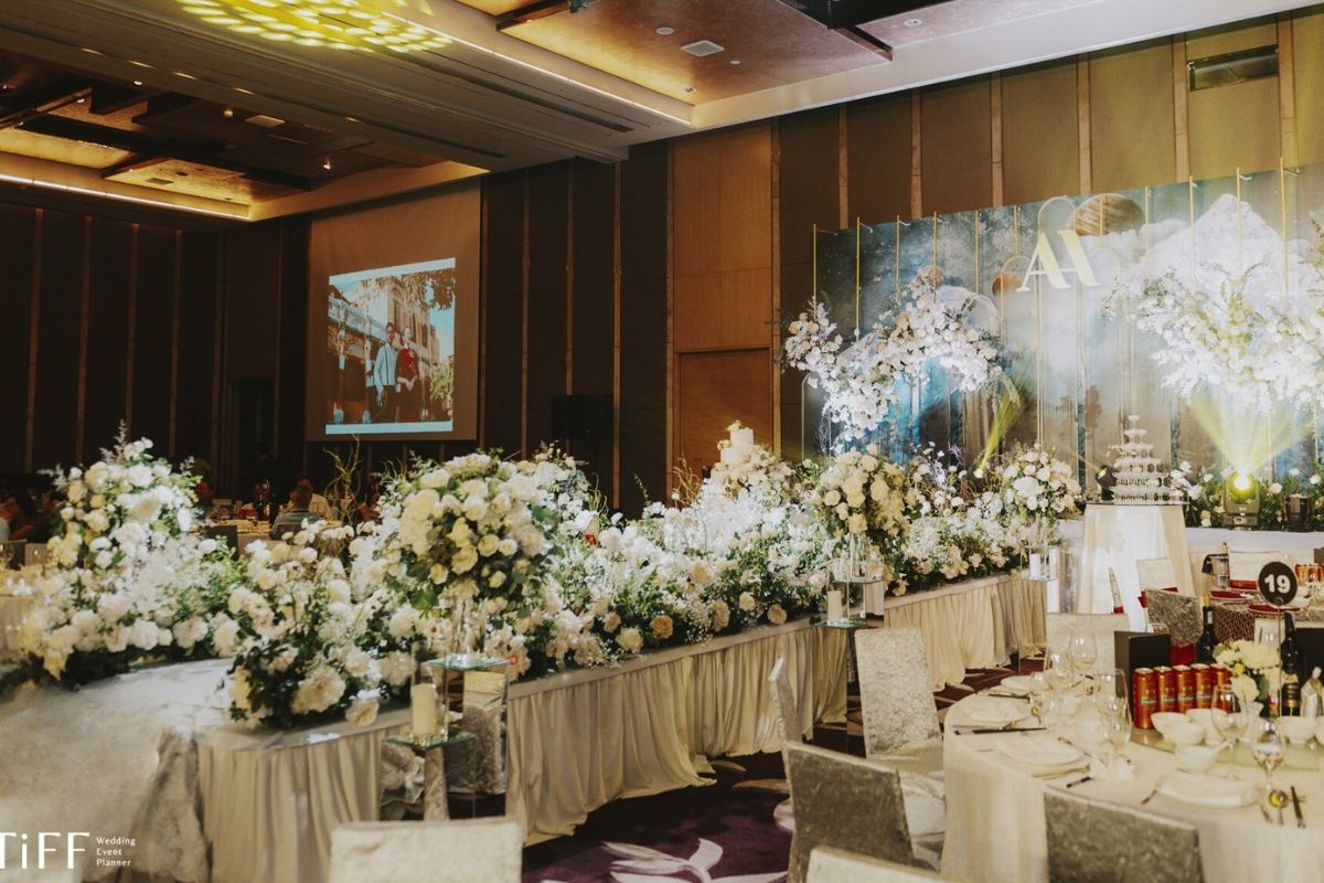 Pha lê và ánh sáng biến ballroom thành sân khấu hoàng gia (Ảnh: TIFF)