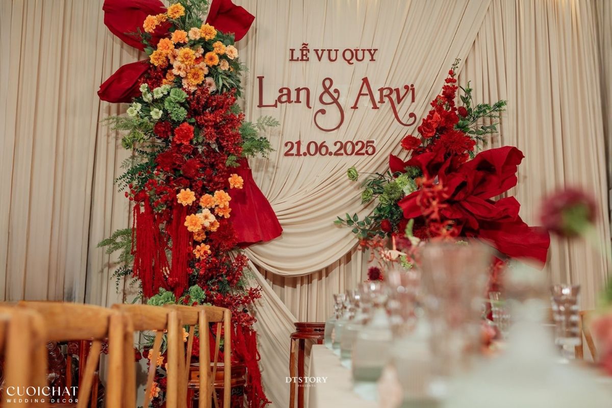 Sắc đỏ tượng trưng cho niềm vui và khởi đầu viên mãn trong lễ cưới (Ảnh: TIFF)