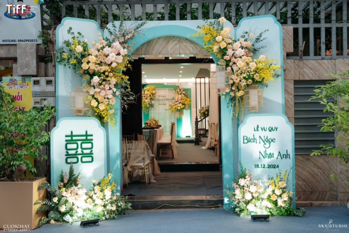 Thiết kế cổng hoa cân đối, mềm mại và sang trọng (Ảnh: TIFF)