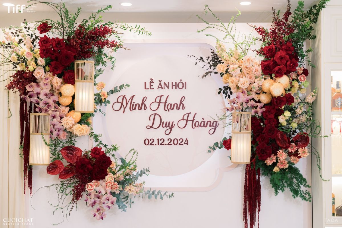 Thiết kế phông cưới gọn gàng, tinh tế và sang trọng (Ảnh: TIFF)