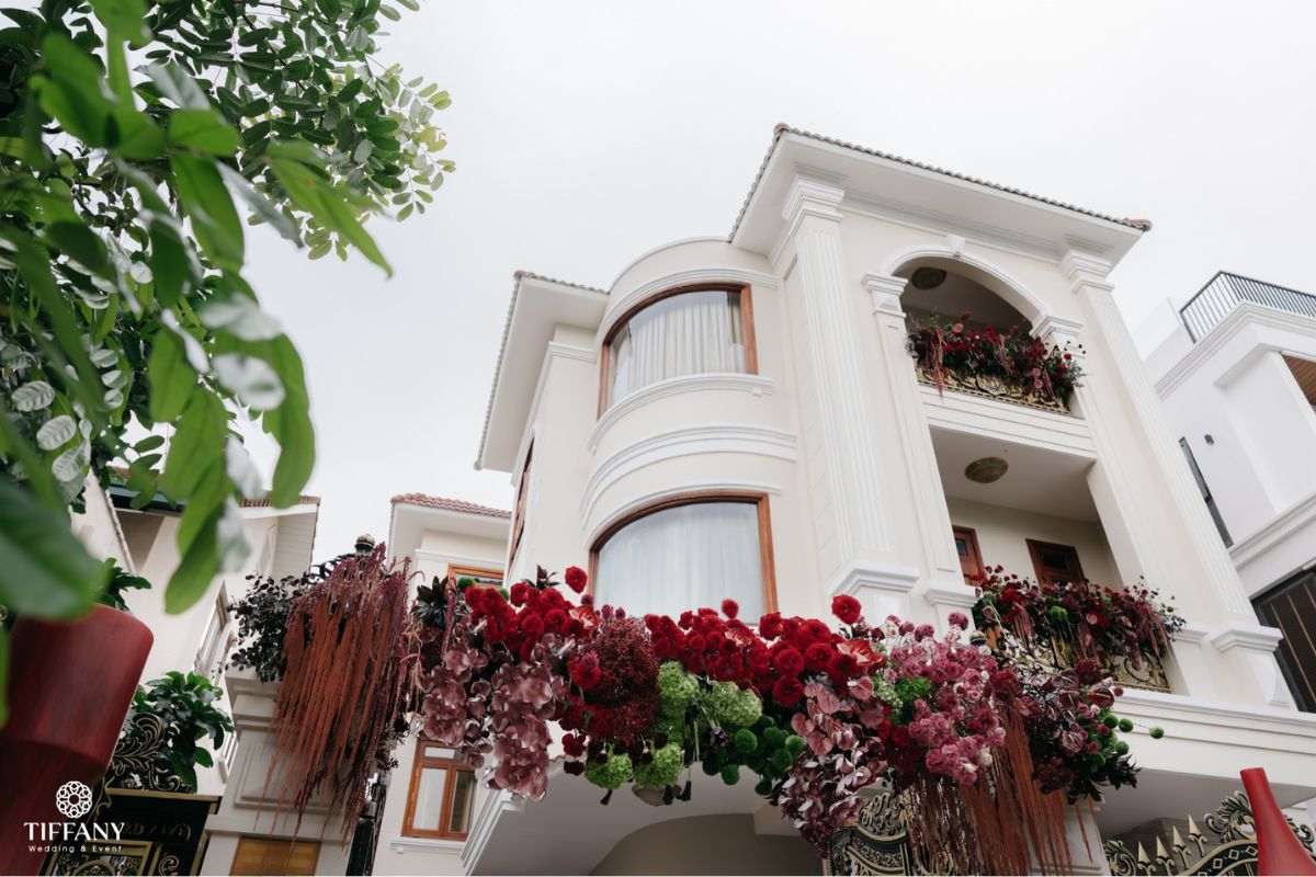Tiệc cưới tại gia mang đến không gian ấm cúng riêng tư và sang trọng (Ảnh: TIFF)