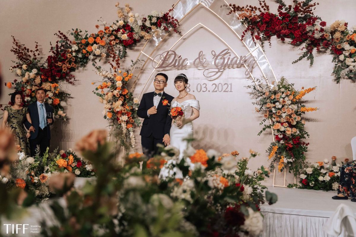 Tinh tế trong từng chi tiết, từ hoa tươi đến backdrop (Ảnh: TIFF)