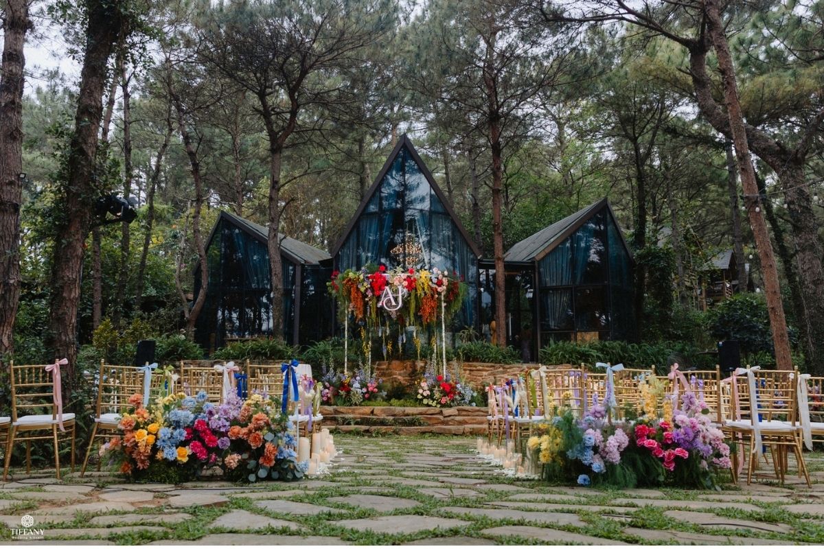 Trang trí tiệc cưới ngoài trời được TIFF thực hiện tại đám cưới Alyosha & Jilson tại Amaya Retreat (ẢNH: TIFF.vn)