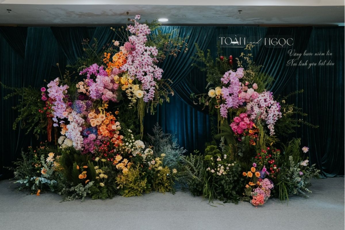 Photobooth tiệc cưới khách sạn do À Concept thiết kế & trang trí (Ảnh: À Concept)
