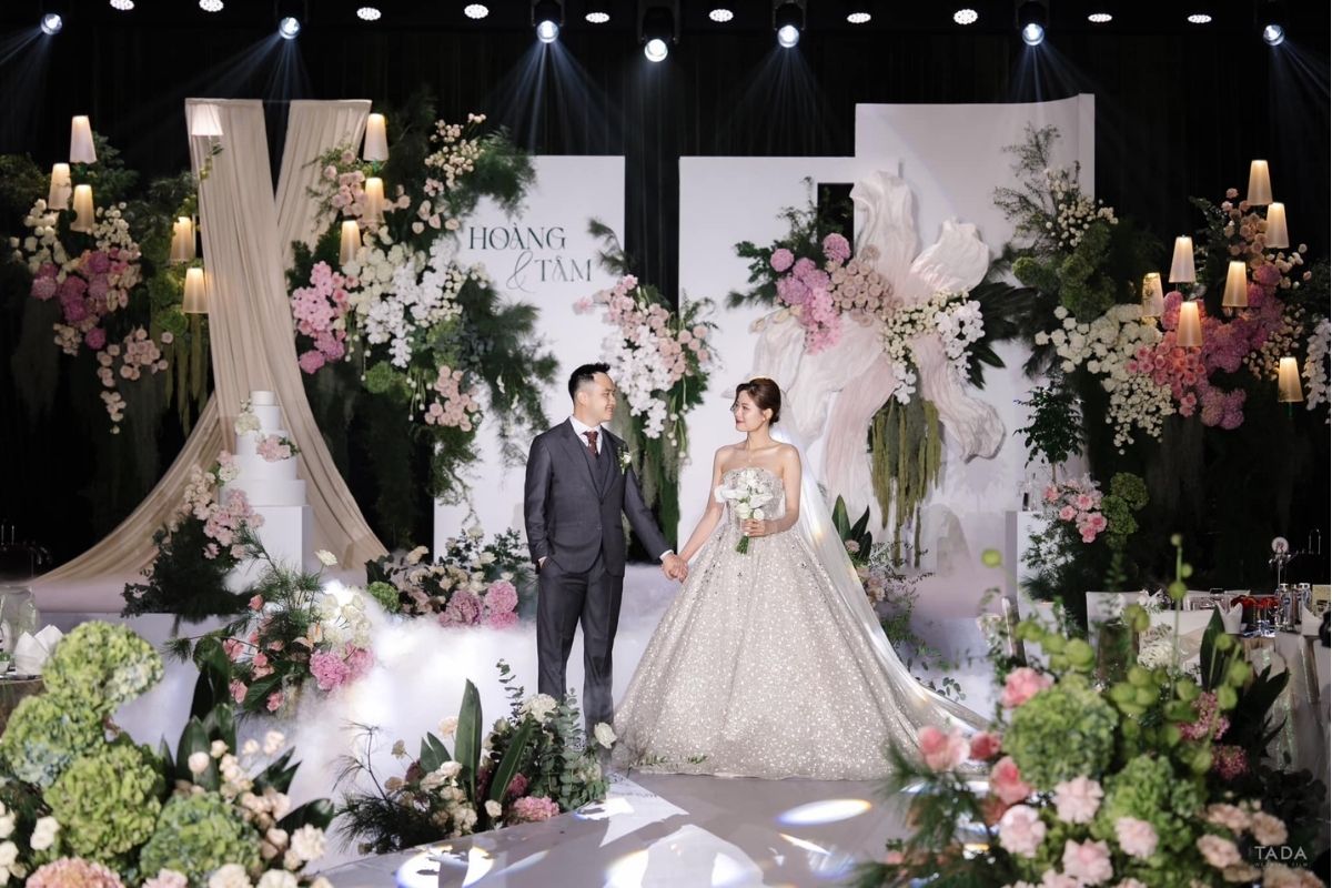 Sân khấu cưới được trang trí bởi Hajime Wedding & Event (Ảnh: Hajime)