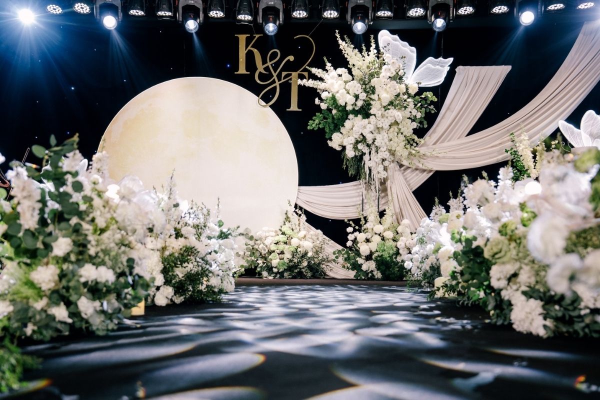 Sân khấu được trang trí và thiết kế bởi Voan Wedding (Ảnh: Voan Wedding)